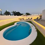 Magnolias- With Private Pool & Bbq