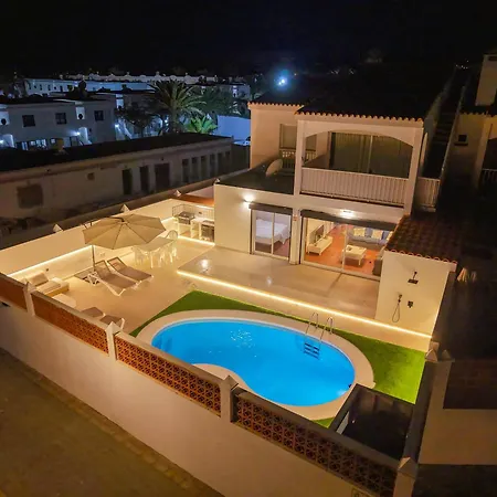 LAS MAGNOLIAS- Villa adosada con piscina privada * Corralejo