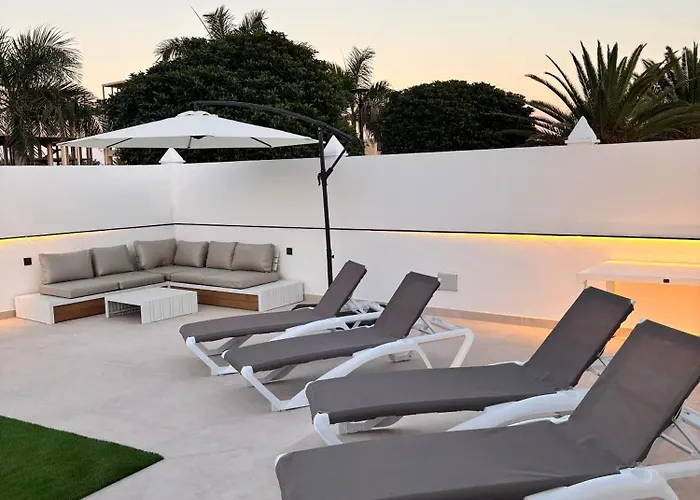 LAS MAGNOLIAS- Villa adosada con piscina privada