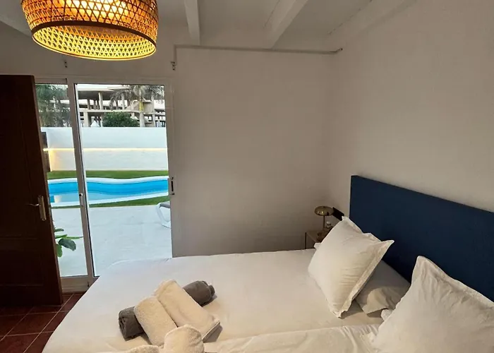 LAS MAGNOLIAS- Villa adosada con piscina privada Appartamento *